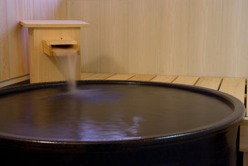 松風の湯（弐）信楽焼陶器の浴槽
