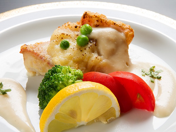 洋皿（赤魚と帆立のホワイトソース焼き野菜添え）